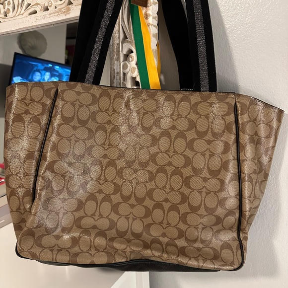 COACH TOTE BAG WITH BIG FRONT POCKET - Picture 2 of 5